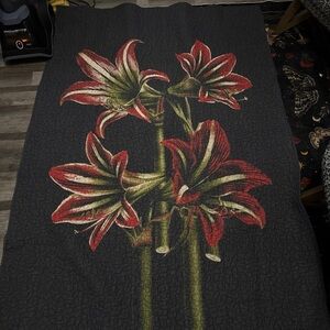 John Derian x Target Amaryllis Quilted Throw Blanket EUC